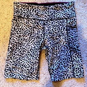Leopard print workout leggings. Phone pocket
